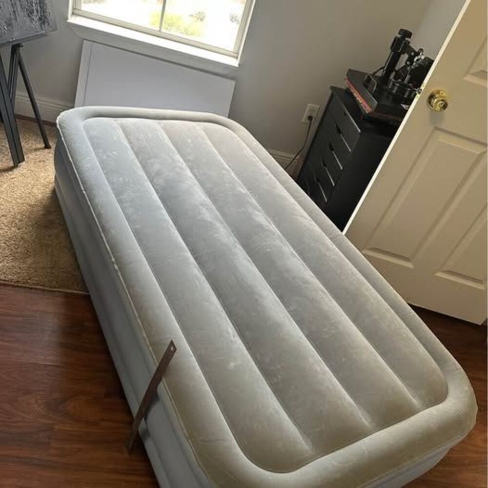 Beautyrest Extraordinaire 20" Twin Air Mattress Built-In Pump Raised Air Bed